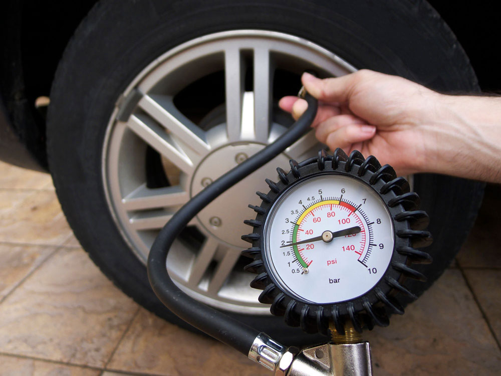 Calibragem dos pneus, qual a ideal e como fazer?